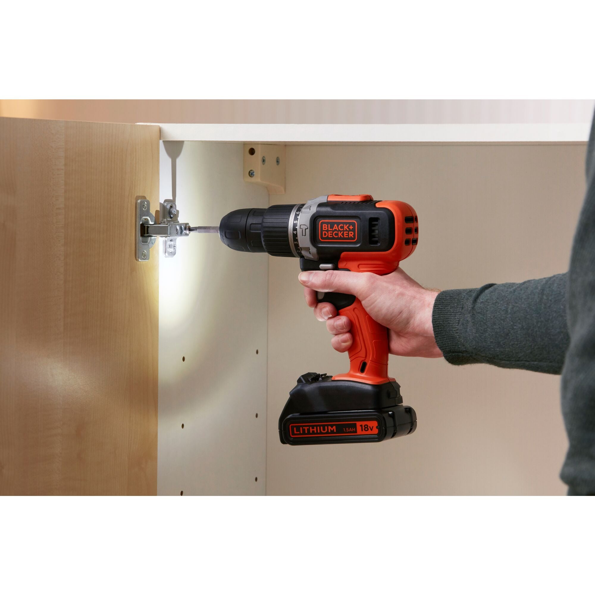 18V Cordless 2 Speed Hammer Drill With Two 1.5Ah Batteries and