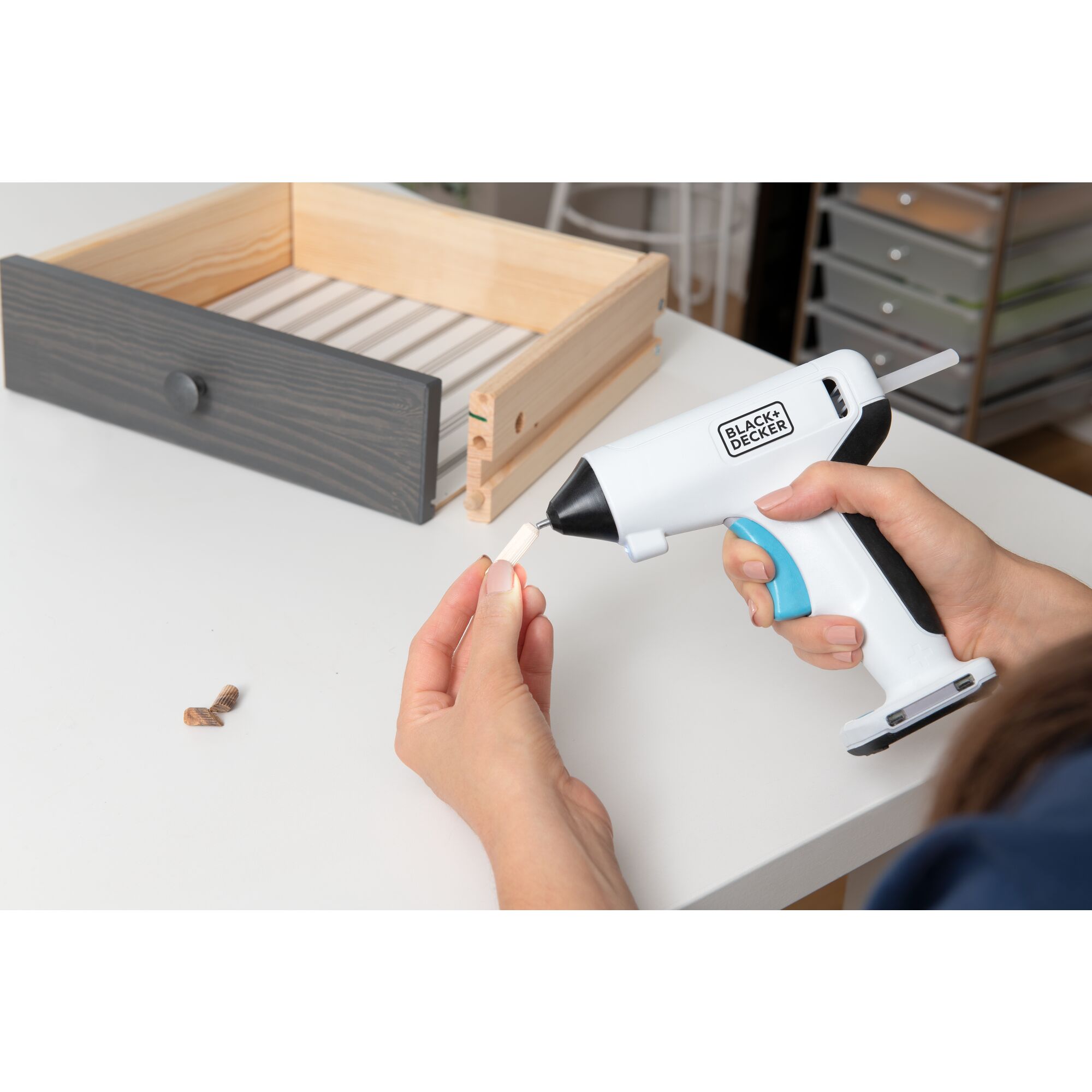 Black and decker online hot glue gun