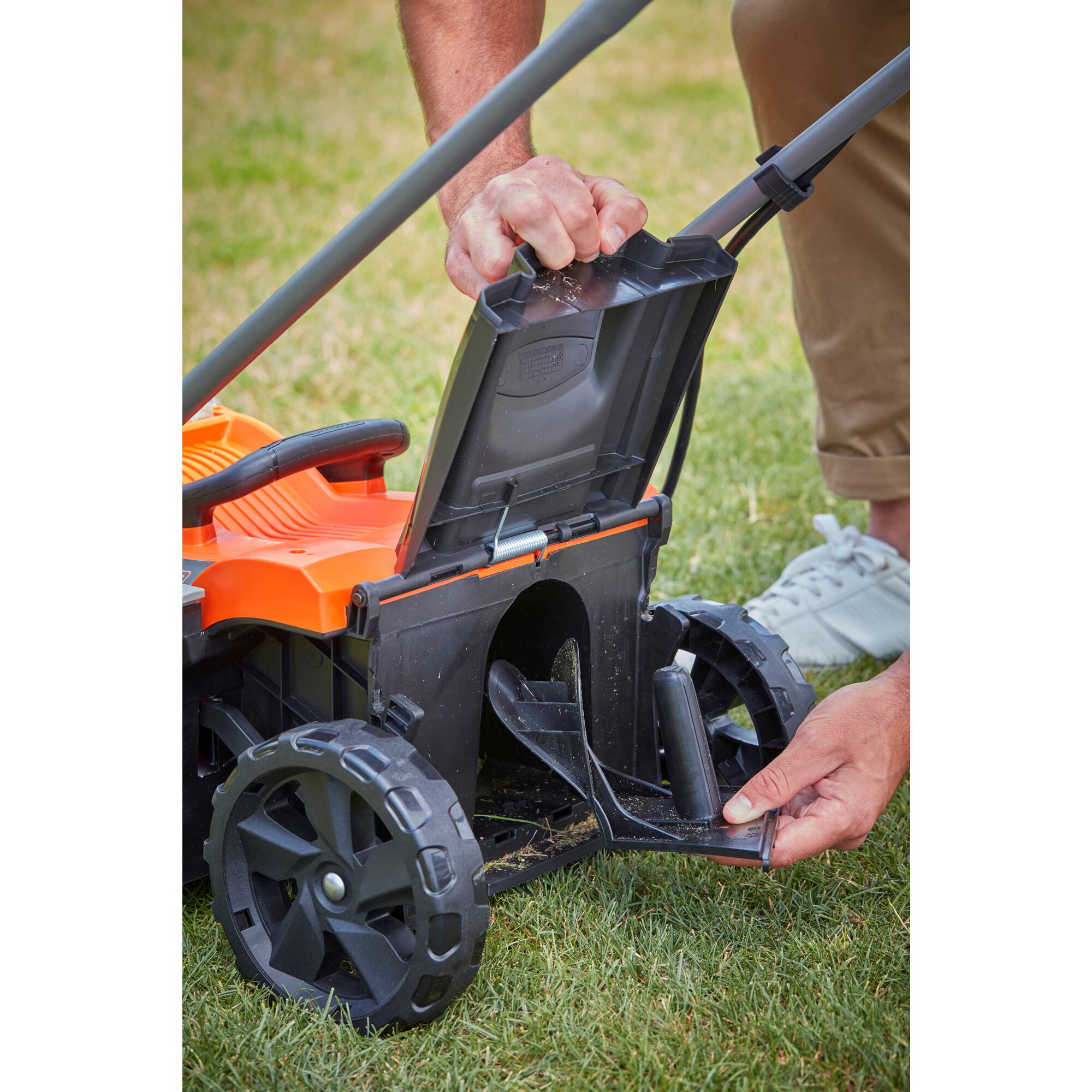 36V Cordless 2.0Ah 33cm Compact Mower BLACK DECKER