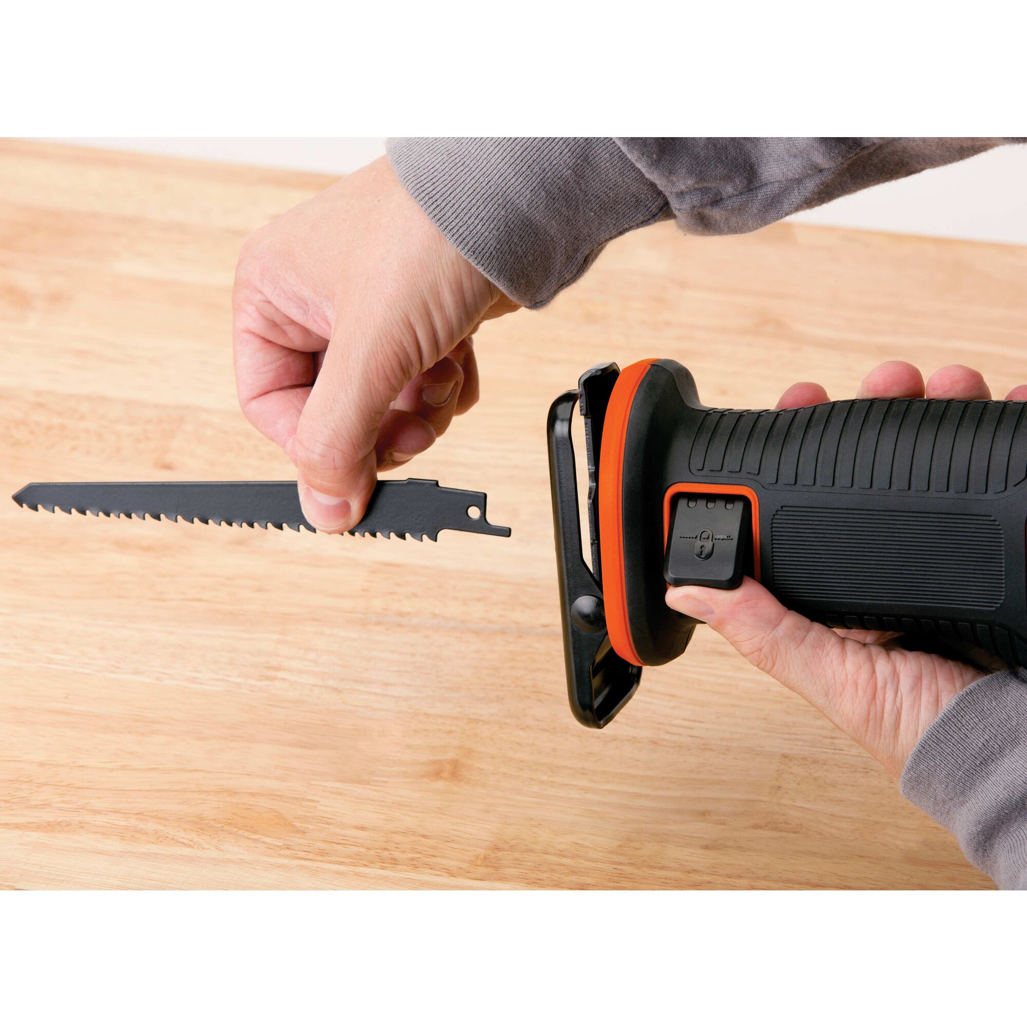 Black and decker outlet cordless saw 18v