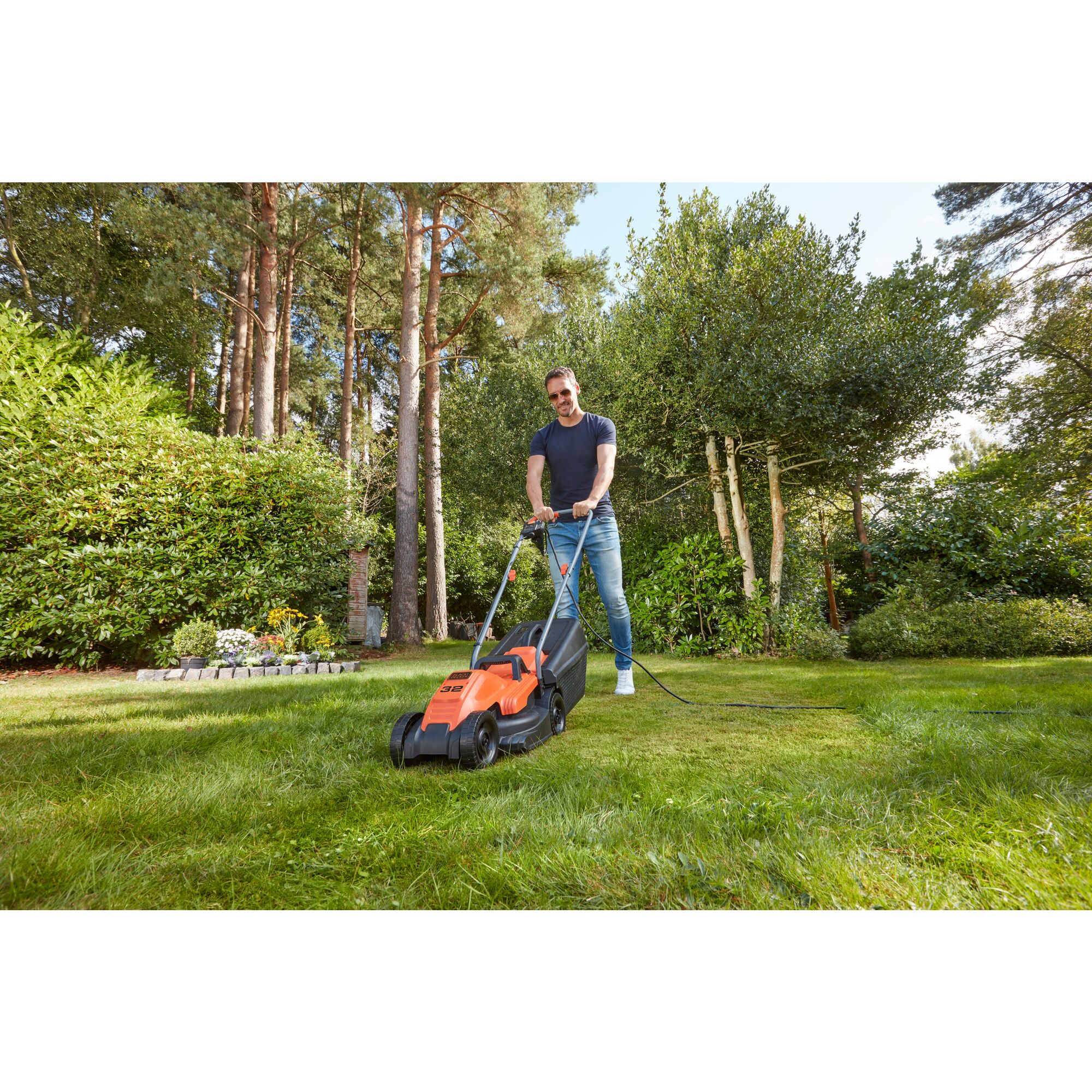 32cm 1200W Mower BLACK DECKER