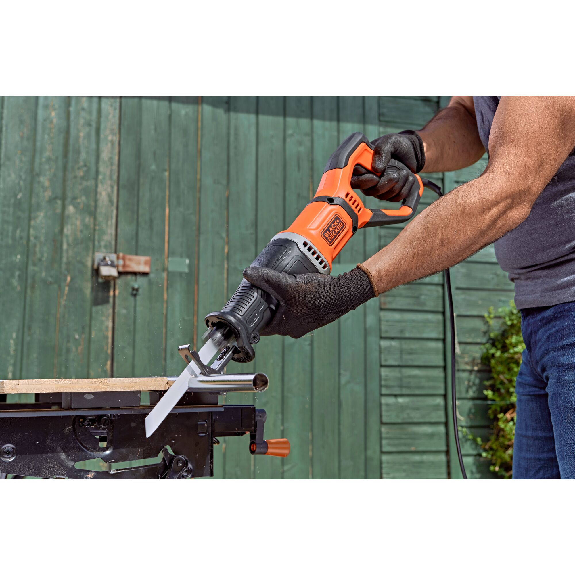 Black and decker online 18v sawzall