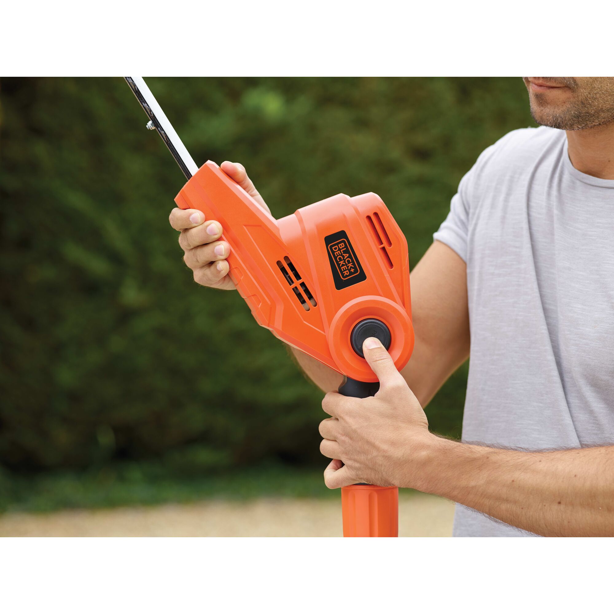 Black and decker telescopic best sale hedge trimmer